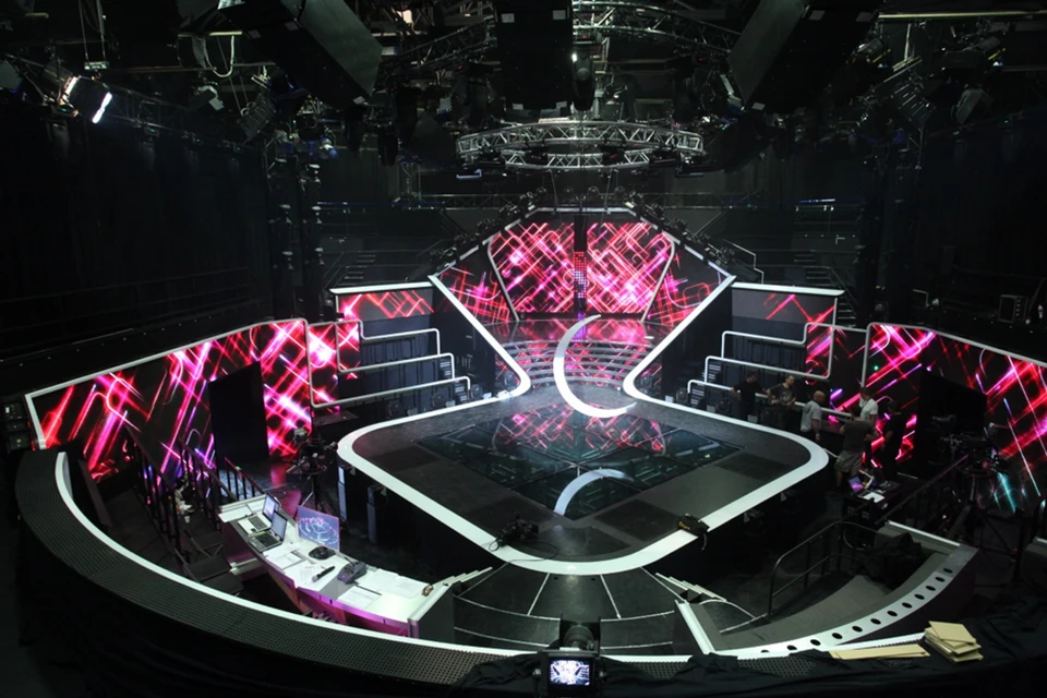 Transmissão do programa A Star Within a Star com sistema K-array integrado a estúdios e produção audiovisual