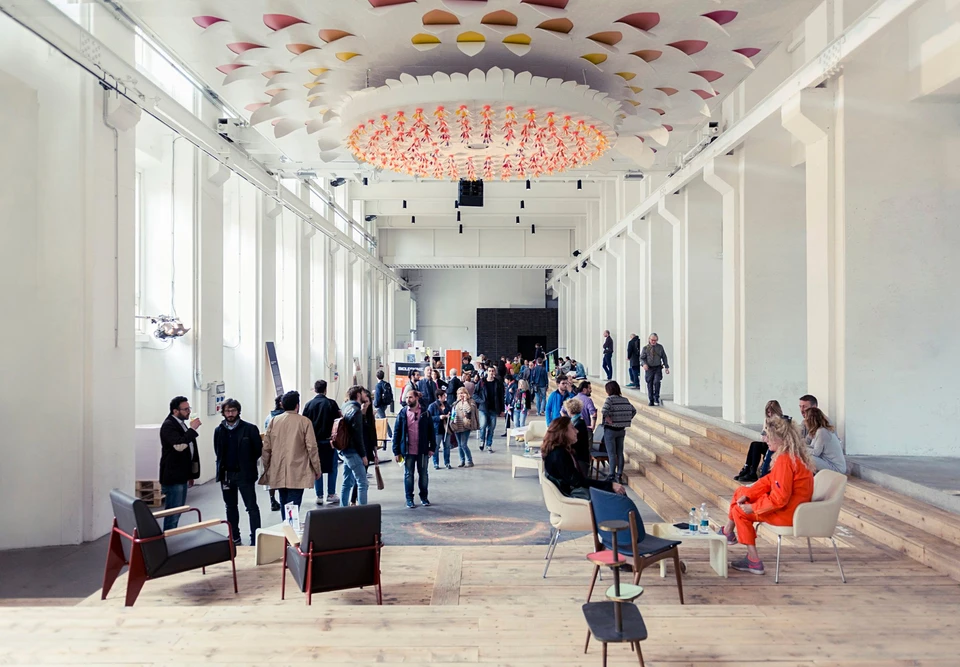 Centro criativo BASE Milano com sistema K-array integrado a universidades e espaços educacionais