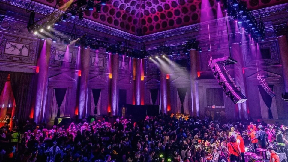 Capitale Nova York com sistema K-array integrado a produções e experiências audiovisuais