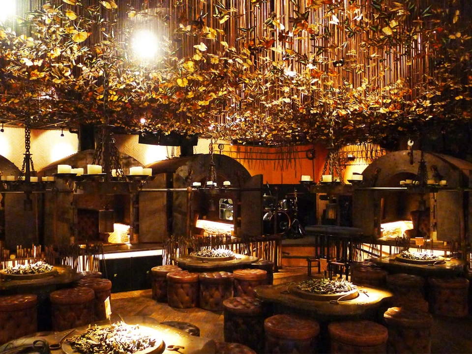 Lounge Iron Fairies com sistema K-array integrado a clubes, bares e lounges