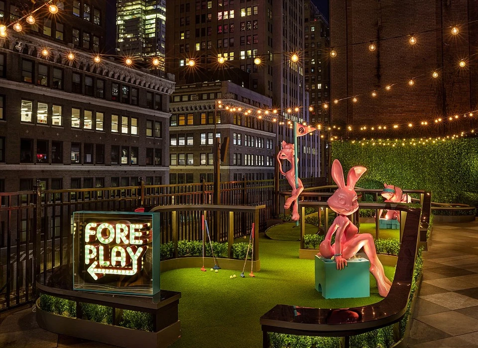 Hotel Moxy Times Square com sistema K-array integrado a hotéis, resorts e áreas de lazer