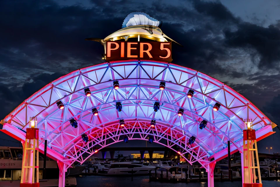 Pier 5 com sistema K-array integrado a clubes, bares e lounges