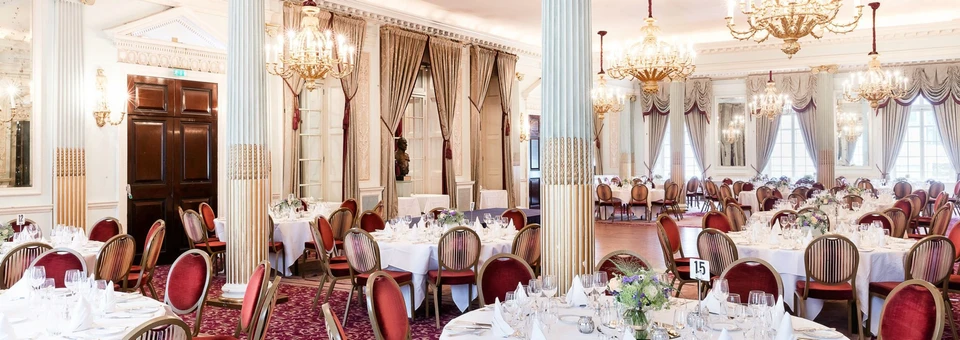 Royal Automobile Club com sistema K-array integrado a edifícios históricos