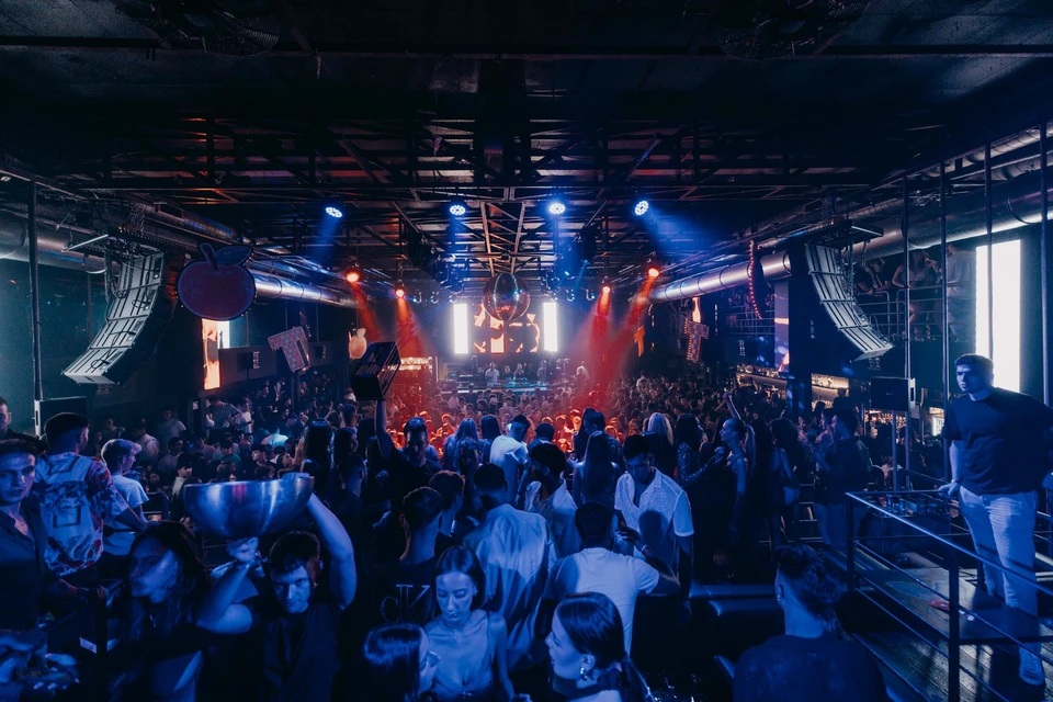 Casa noturna Tenax com sistema K-array integrado a clubes, bares e lounges