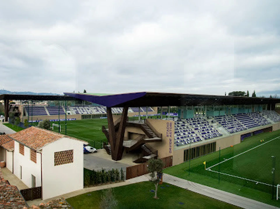 Centro esportivo Viola Park da Fiorentina com sistema K-array integrado a arenas e instalações esportivas