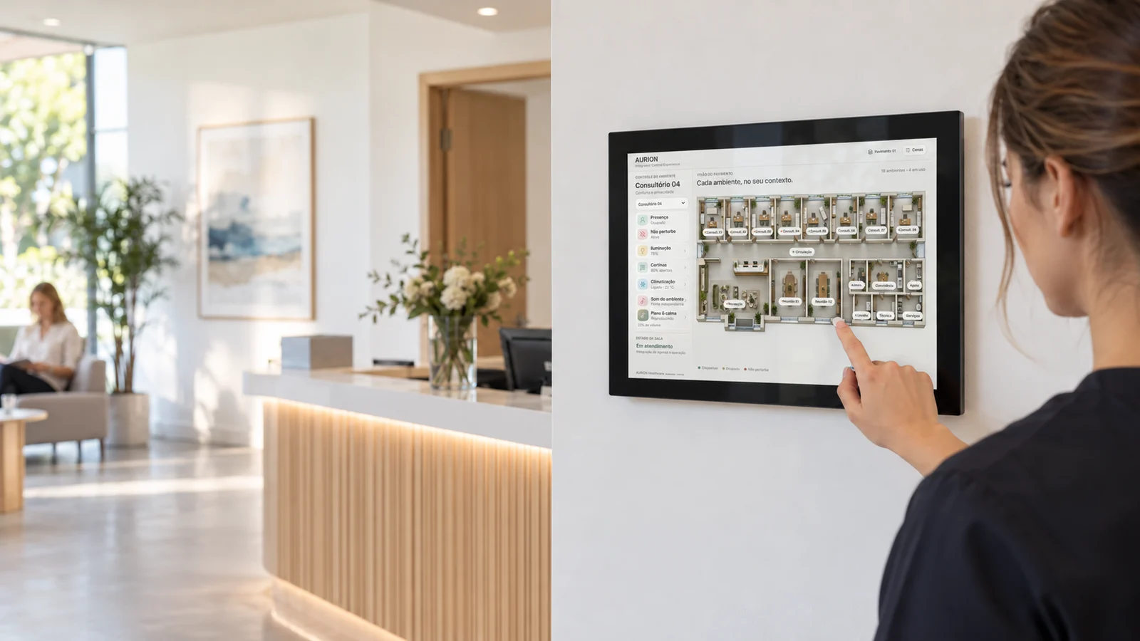 Visualização de uma profissional utilizando o painel AURION Touch em uma recepção premium