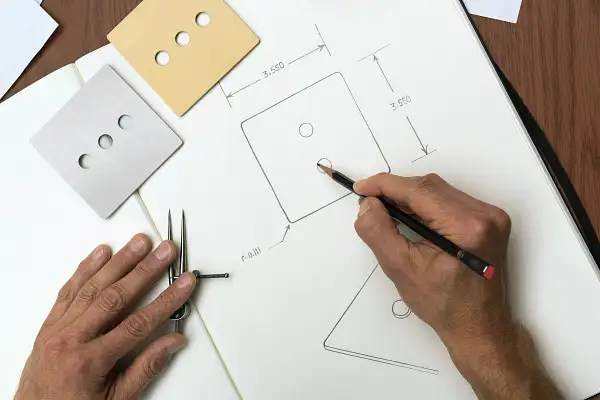 Estudo de proporções e amostras metálicas do keypad Lutron Alisse
