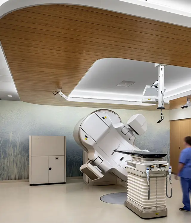 Espaço hospitalar de especialidade com iluminação automatizada
